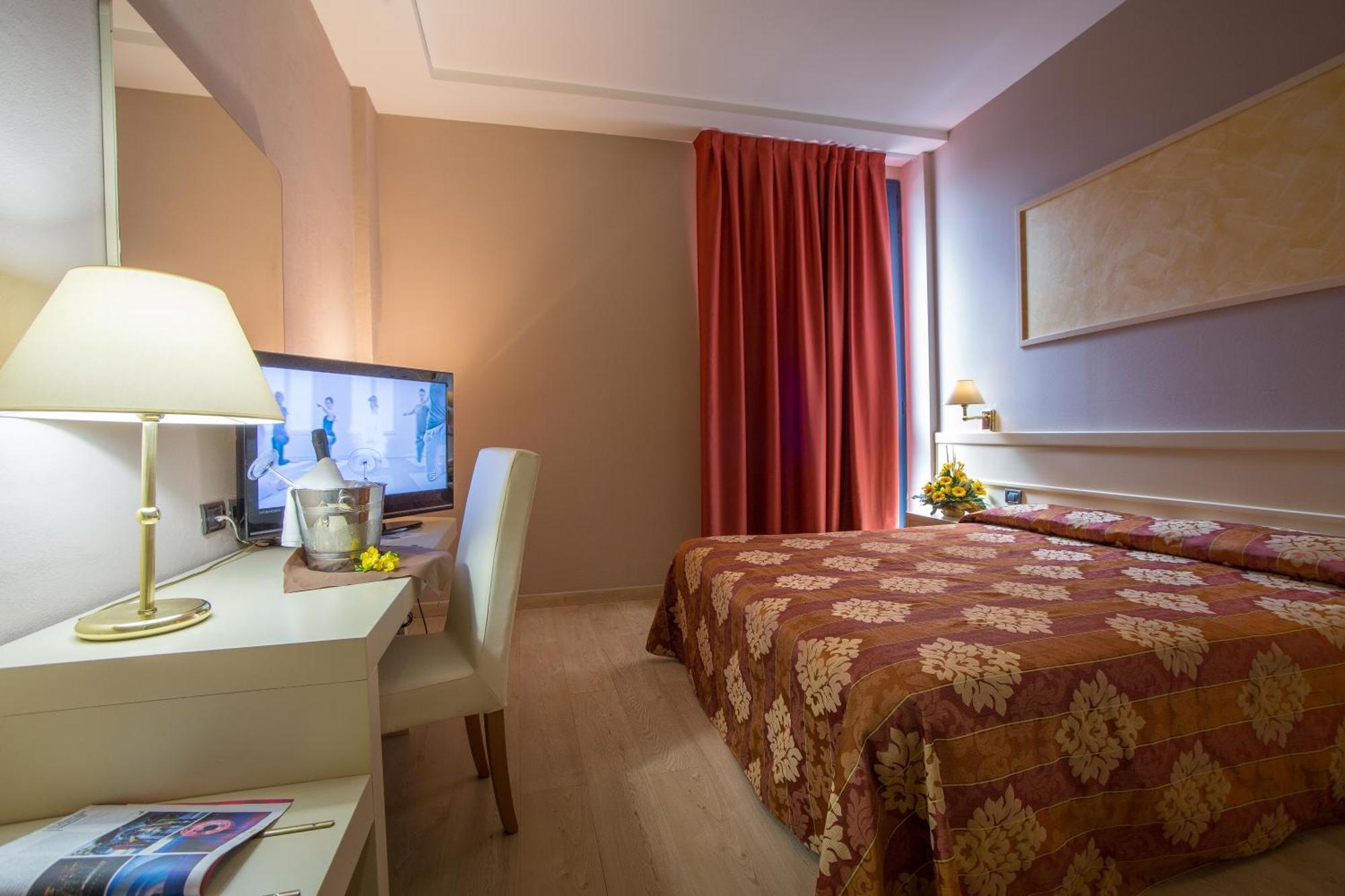 Euro Hotel Cascina Pokoj fotografie