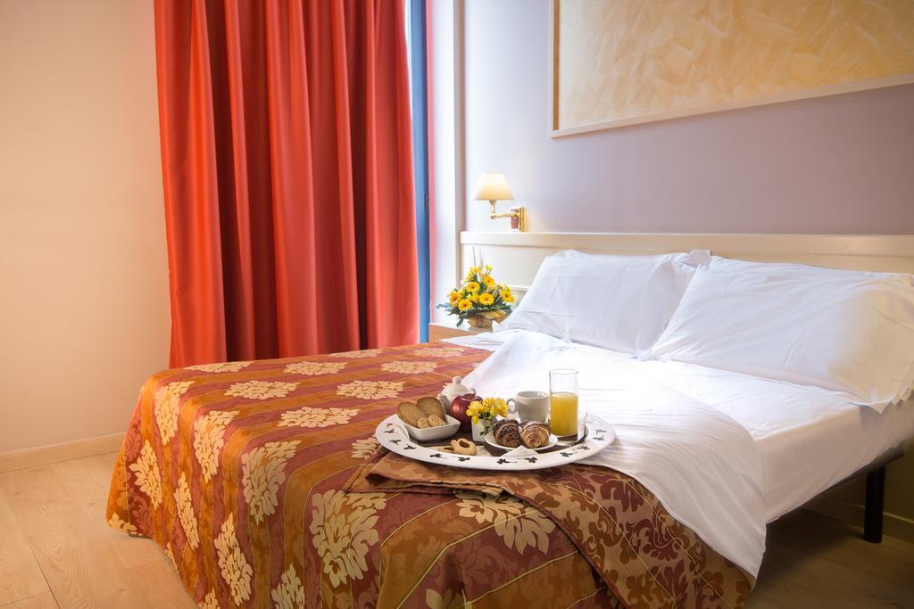 Euro Hotel Cascina Pokoj fotografie